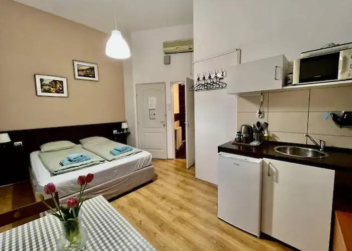 A13 Parliament Sunflower Cozy Apartment