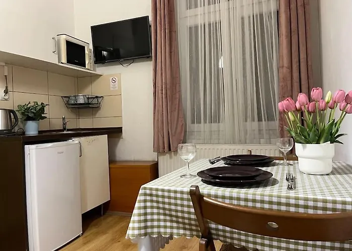 A13 Parliament Sunflower Cozy Apartment
